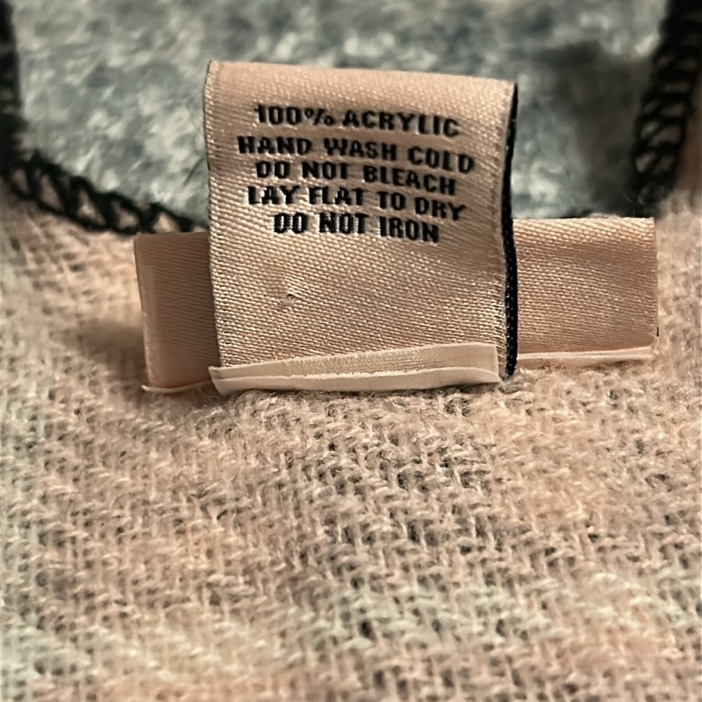 Juicy Couture Pashmina - Picture 6 of 6